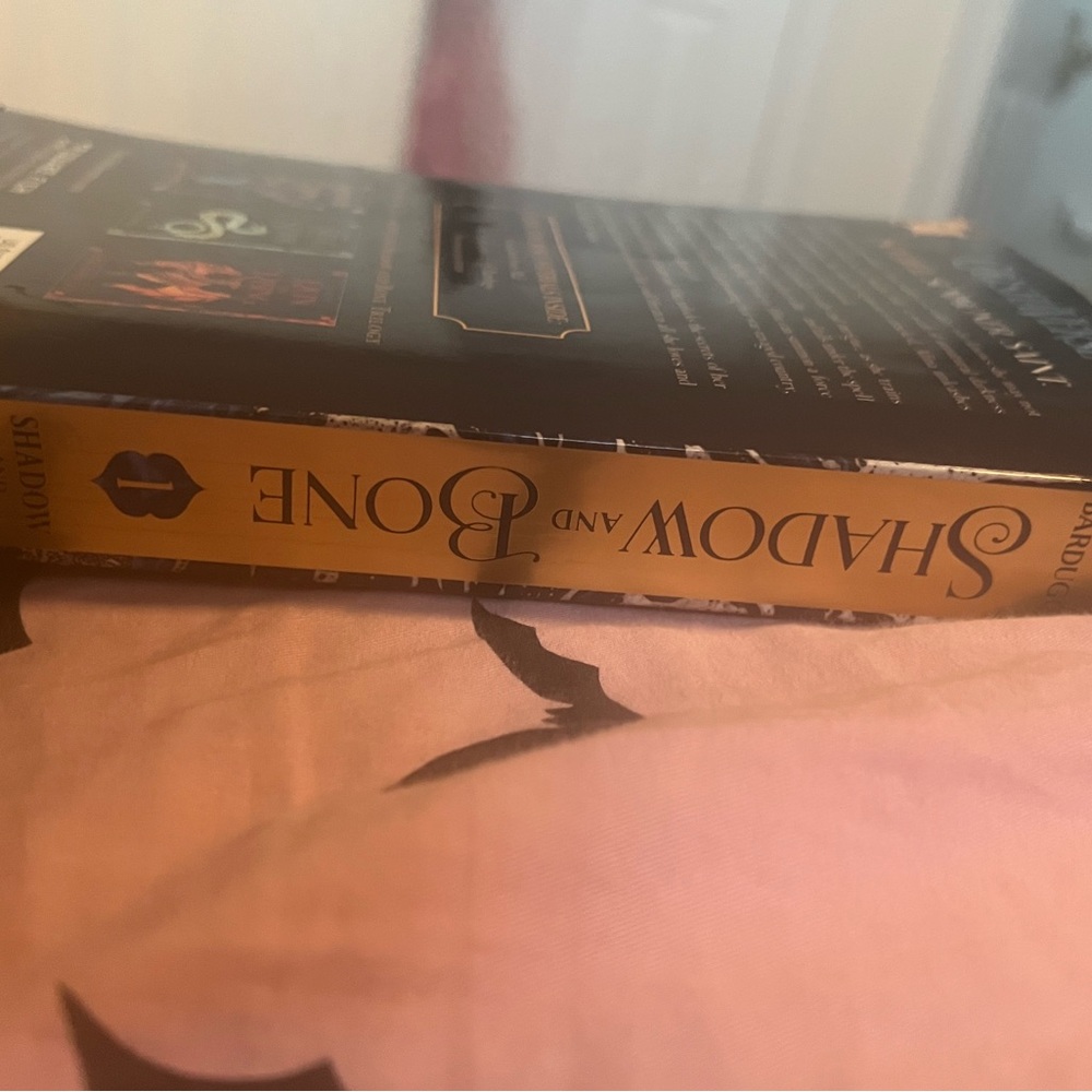 Shadow and bone - Picture 3 of 3